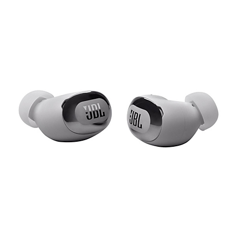 Zwei silberne JBL-Ohrhörer, die isoliert auf weißem Hintergrund liegen. Auf jedem Ohrhörer steht JBL.