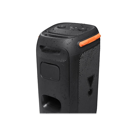 Schwarzer, vertikaler JBL-Lautsprecher mit orangefarbenem Griff. Wassertropfen bedecken die Oberfläche, Tasten auf der Oberseite.