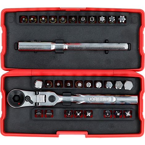 Boîte à outils avec cliquets, embouts et rallonges. Boîte rouge, inserts noirs, outils métalliques.