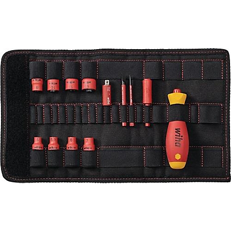 Sac à outils rempli d'outils rouges et noirs. Y compris un tournevis avec une poignée jaune.