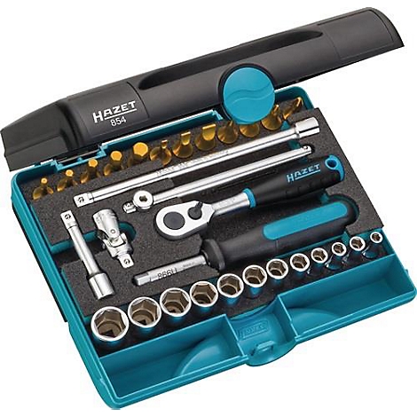 Boîte à outils avec divers outils, tels que des clés, des embouts et des extensions. Inscription 'HAZET'.