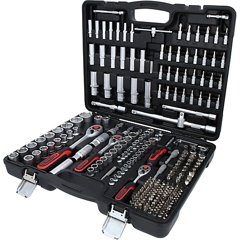 Mallette à outils en plastique noir ouverte, remplie d'un assortiment complet de douilles et d'embouts.