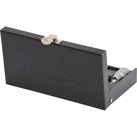 Boîte à outils noire, à moitié ouverte, avec un outil à l'intérieur.