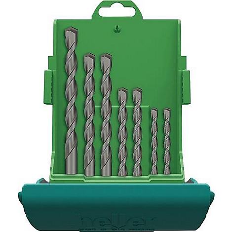 Jeu de forets dans un étui vert. Huit forets de différentes tailles, gris-argenté, dans une boîte verte.
