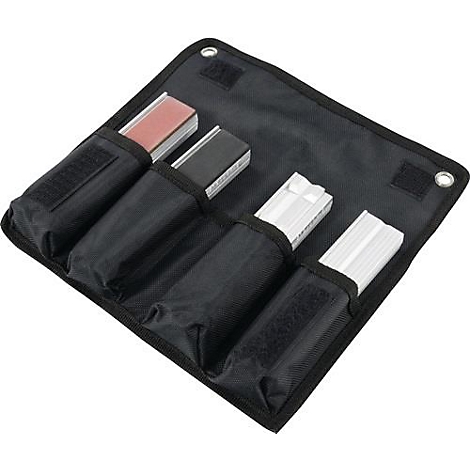 Rouleau d'outils noir ouvert avec des blocs de meulage de différentes couleurs et formes. Fermetures Velcro et oeillets.