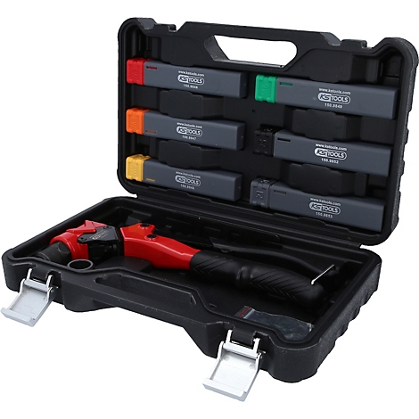 Une mallette à outils noire contenant une pince à riveter rouge et divers inserts colorés de KS Tools.