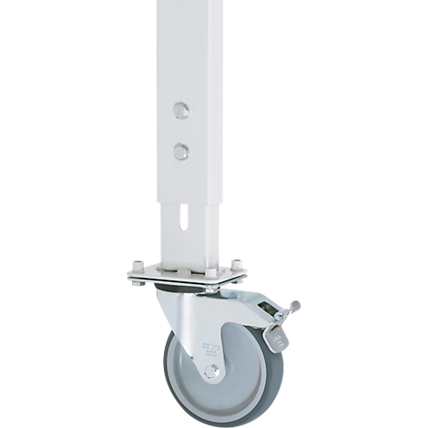 Gros plan d'un tube carré blanc avec deux boutons, monté sur une roue. La roue est grise.