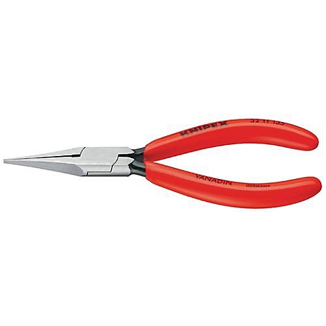 Spitzzange mit roten Griffen. Silberne Zange, roter Griff mit Schriftzug. „KNIPEX“ und „VANADIN“ sind zu lesen.