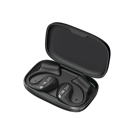 Schwarze JVC In-Ear-Kopfhörer mit Ohrbügeln in einem geöffneten Ladecase vor weißem Hintergrund.