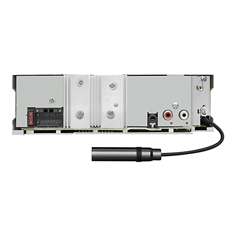 Rückseite eines Autoradios mit Anschlüssen, Kühlkörper und Kabel mit Mikrofon.