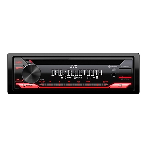 Ein schwarzes Autoradio der Marke JVC mit roter Beleuchtung. Es zeigt "DAB/BLUETOOTH" und eine Uhrzeit an.