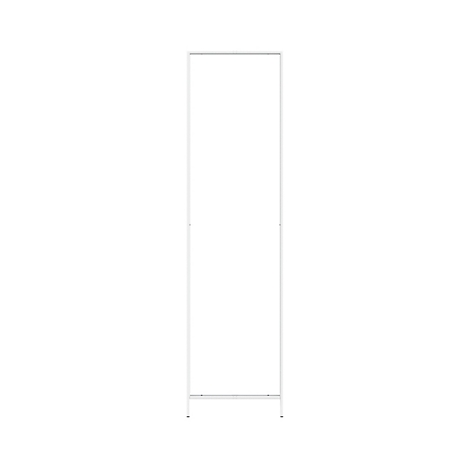 Een wit, smal, hoog rek met een dun metalen frame, tegen een witte achtergrond.