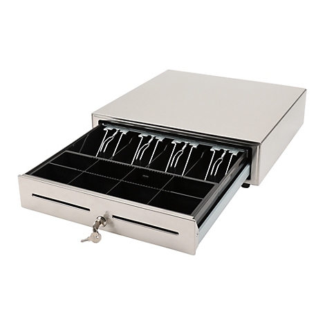 Ein silberner Kassenschublade. Auf der Schublade sind zwei Schlitze zu sehen. Ein Schlüssel steckt im Schloss.