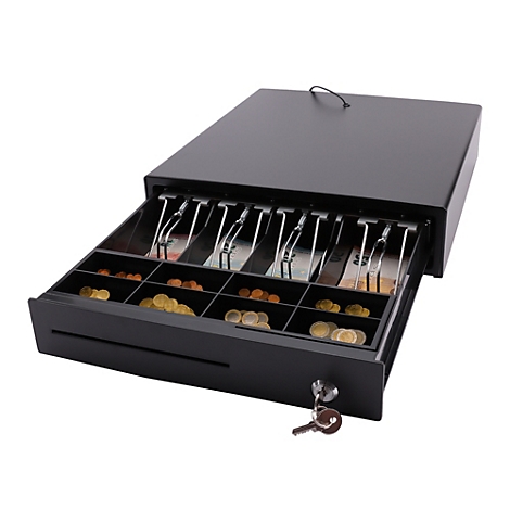 Eine schwarze Kassenschublade, geöffnet. Scheine und Münzen sind in Fächer sortiert. Der Schlüssel steckt im Schloss.