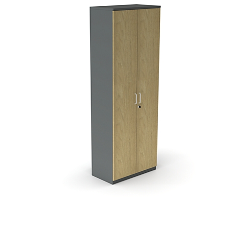 Een hoge kast met licht houten deuren en grijze zijkanten tegen een witte achtergrond.