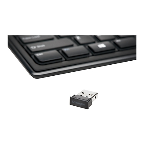 Schwarze Tastatur mit USB-Empfänger. Auf dem Empfänger steht "Kensington".