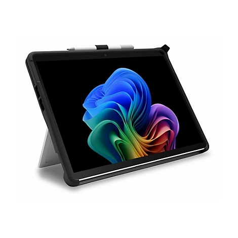 Schwarzes Tablet mit Stift und Hülle. Auf dem Bildschirm ein farbenfrohes, abstraktes Muster. Das Tablet steht auf einem Ständer.