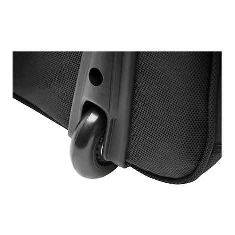 Detailaufnahme einer schwarzen Koffertasche, Fokus auf einem Rad. Die Oberfläche der Tasche ist strukturiert.