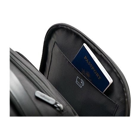 Ein schwarzes, offenes GepÃ¤ckfach mit einem Reisepass, der halb aus einer Tasche herausragt, und einem RFID-Logo.
