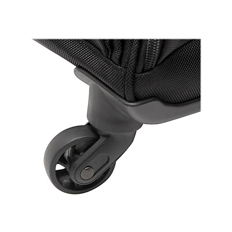 Detailaufnahme eines schwarzen Koffers mit Rollen, der auf weißem Hintergrund steht.