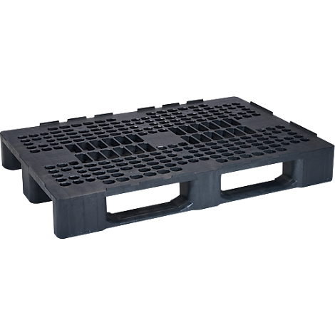 Zwarte plastic pallet met rechthoekige uitsparingen. Het heeft gaten en openingen.