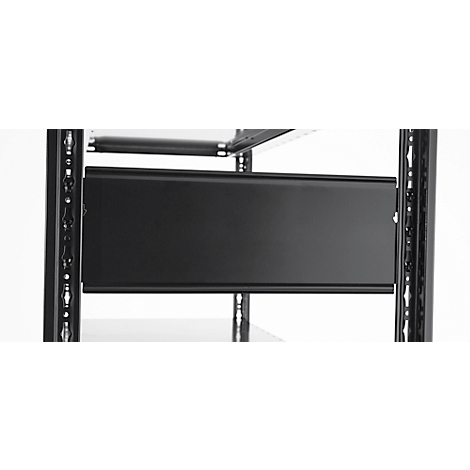 Gros plan d'une étagère de rack noire dans une baie de serveurs. Design détaillé et finition de haute qualité.