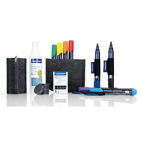 Ensemble Magnetoplan comprenant des marqueurs pour tableau blanc, un nettoyant et des accessoires sur fond blanc.