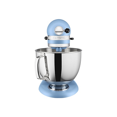 Hellblaue KitchenAid Küchenmaschine mit glänzender Edelstahlschüssel vor weißem Hintergrund.
