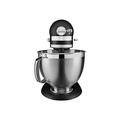 Schwarze KitchenAid Küchenmaschine vor weißem Hintergrund.