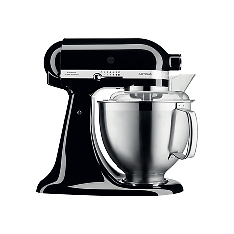 Schwarze KitchenAid Artisan Küchenmaschine mit Edelstahlschüssel und Spritzschutz vor weißem Hintergrund.