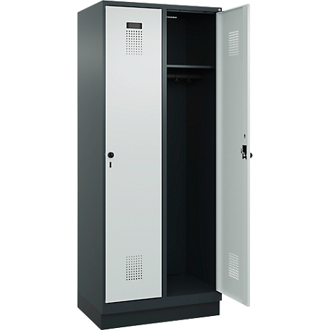 Ein geöffneter zweitüriger Stahlschrank mit weißer Front, dunkelgrauem Korpus und leerem Innenraum.