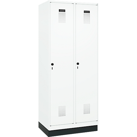 Weißer Stahlschrank mit zwei Türen, Lochmustern und schwarzen Griffen.