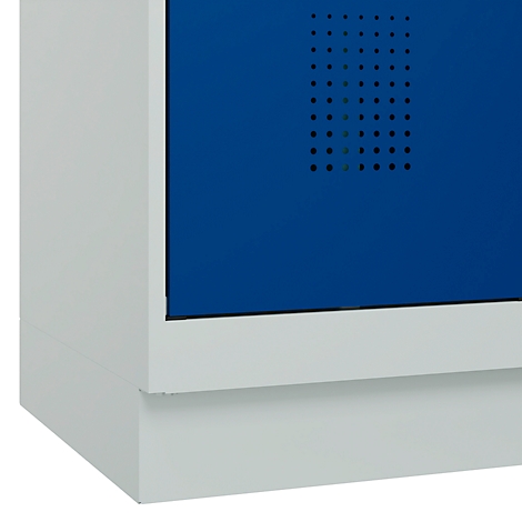 Ecke eines blauen Schranks mit Perforation. Der Schrank ist weiß umrandet.
