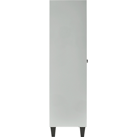 Ein weißes Sideboard mit dunklen Beinen, schmale Form, Detailaufnahme der Tür. 