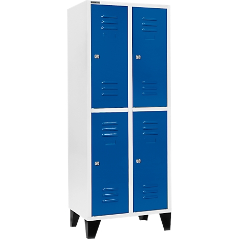Ein weißer Schrank mit vier blauen Türen, die mit silbernen Griffen und Lüftungsschlitzen versehen sind. Der Schrank steht auf schwarzen Füßen.
