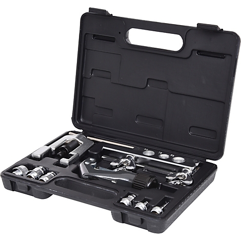 Schwarzer Werkzeugkoffer mit verschiedenen Metallwerkzeugen, offen dargestellt.