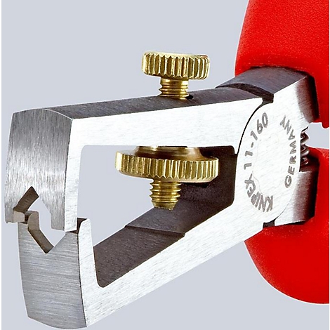 Nahaufnahme eines silbernen Abisolierwerkzeugs mit roten Griffen und zwei goldenen Schrauben.