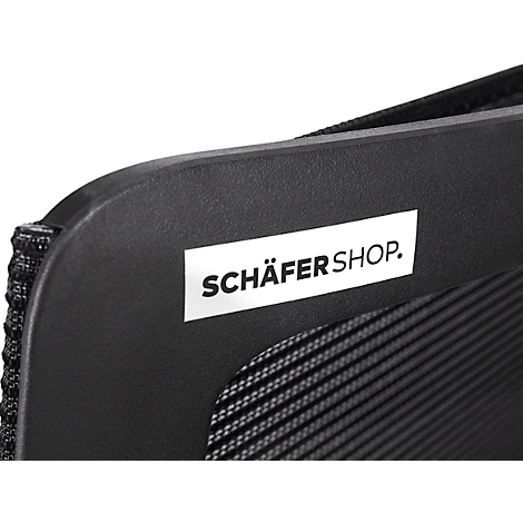 Detailaufnahme: Schwarz strukturiertes Material mit weißem Etikett 'SCHÄFERSHOP'.