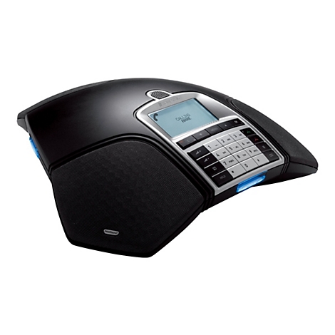 Schwarzes Konftel Konferenztelefon mit Display, Tastenfeld und blauen Lichtelementen auf weißem Hintergrund.