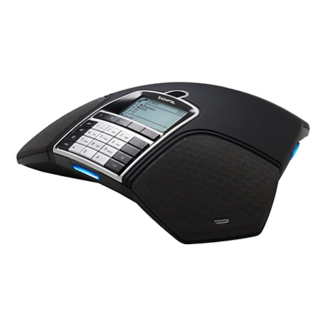 Ein schwarzes Konferenztelefon mit Display, Tastatur und Lautsprecher. Auf dem Display werden Gesprächsteilnehmer angezeigt.