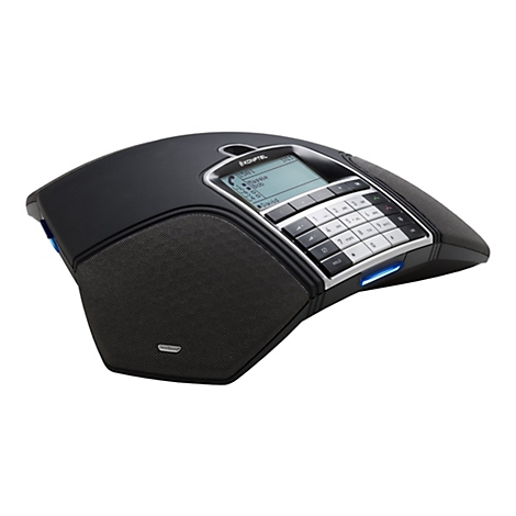 Schwarzes Konftel Konferenztelefon mit Display und Tastenfeld auf weißem Hintergrund.