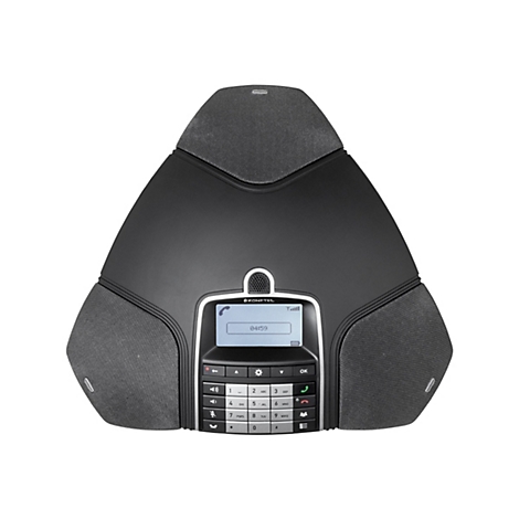 Schwarzes Konftel Konferenztelefon mit dreieckigem Design, Display und Tastenfeld vor weißem Hintergrund.