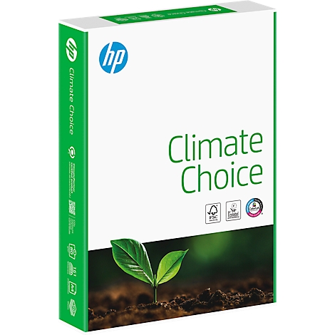 Papierpaket mit dem Schriftzug "Climate Choice" und HP-Logo. Darunter ein grüner Trieb, der aus dem Boden wächst.