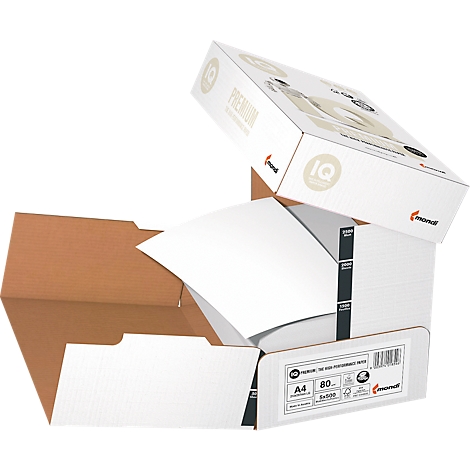 Ein Stapel Papier in geöffneten Kartons, mit Produktbeschreibung und IQ-Logo.
