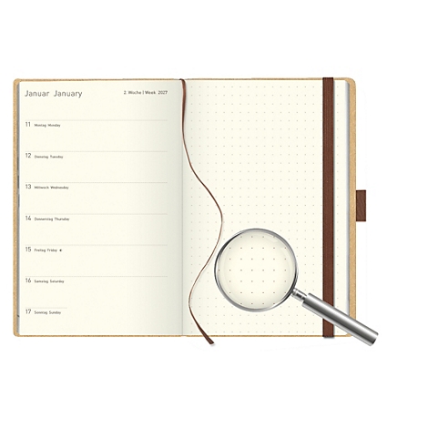 Carnet avec détails marrons et loupe. Le livre est ouvert, page de calendrier de janvier.