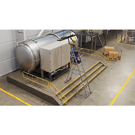 Metalen werkplatform met wielen staat op een trap. Bovenop een blauwe doos, een reling. Blauwtinten in connectoren.