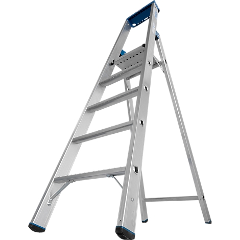 Silberne Stehleiter vor weißem Hintergrund. Blaue Elemente an den Enden und auf der obersten Plattform.