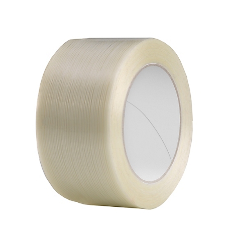 Eine Rolle transparentes Faserband auf einem weißen Hintergrund.