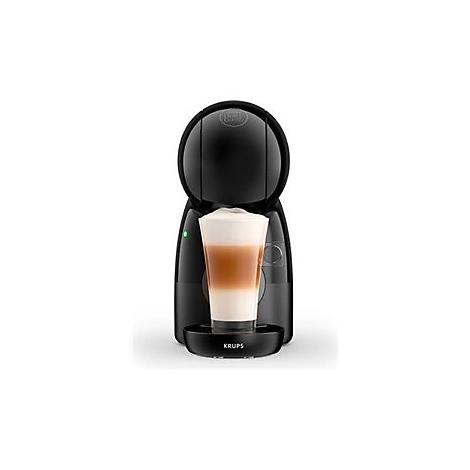 Schwarze Krups Kapselmaschine vor weißem Hintergrund mit einem Glas Latte Macchiato auf dem Abtropfgitter.