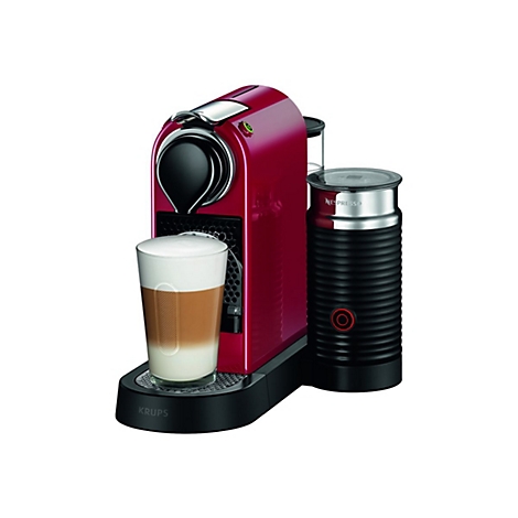 Rote Krups Nespresso Kaffeemaschine mit schwarzem Milchaufschäumer und einem Glas Latte Macchiato.